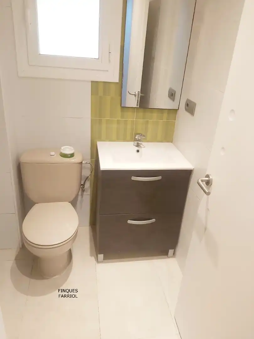 Bany de Pis en venda en Reus amb Terrassa, Moblat i Forn