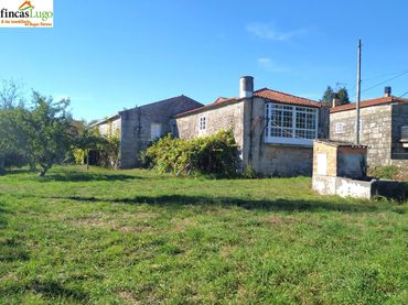 Casa amb jardí en venda a Carballedo