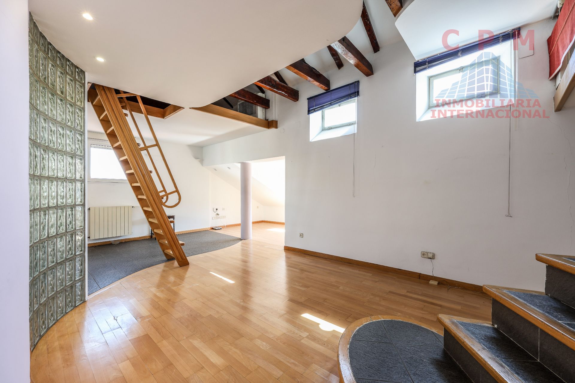 Wohnzimmer von Maisonette zur Miete in  Madrid Capital mit Klimaanlage, Heizung und Parkett