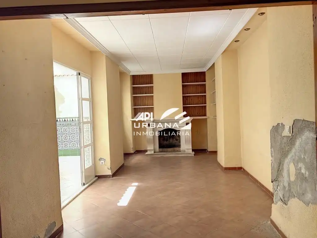 Sala d'estar de Casa o xalet en venda en Puente Genil amb Terrassa i Balcó