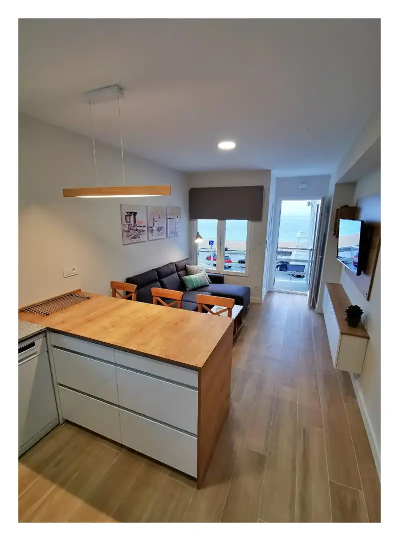 Sala d'estar de Apartament de lloguer en Oleiros amb Calefacció, Parquet i Moblat