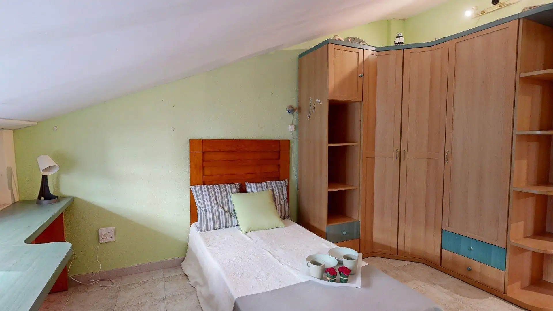 Dormitori de Casa o xalet en venda en Zaragoza amb Calefacció, Terrassa i Moblat