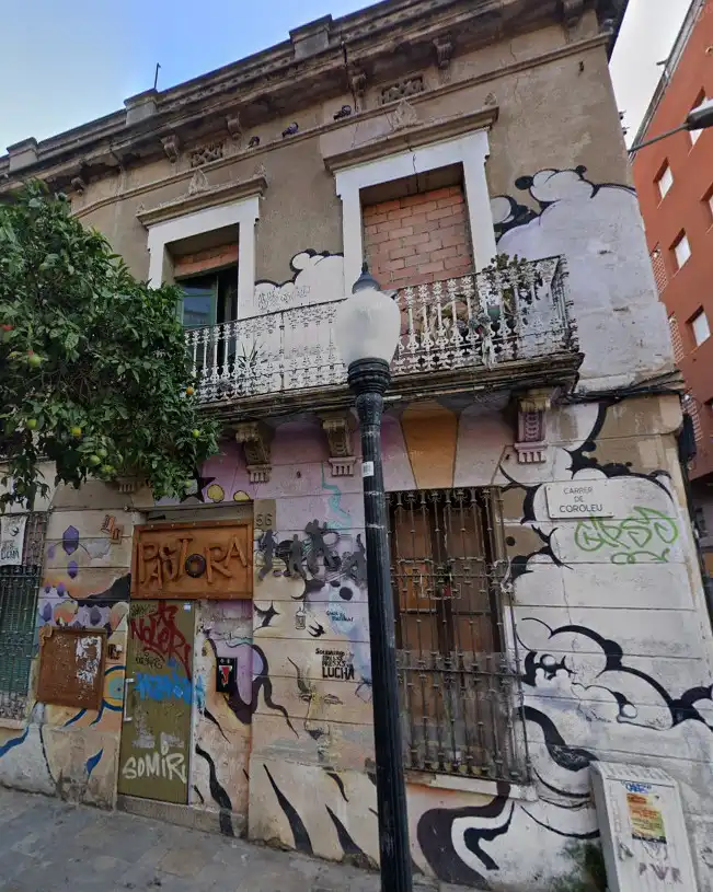 Casa amb jardí en venda a Carrer de Coroleu
