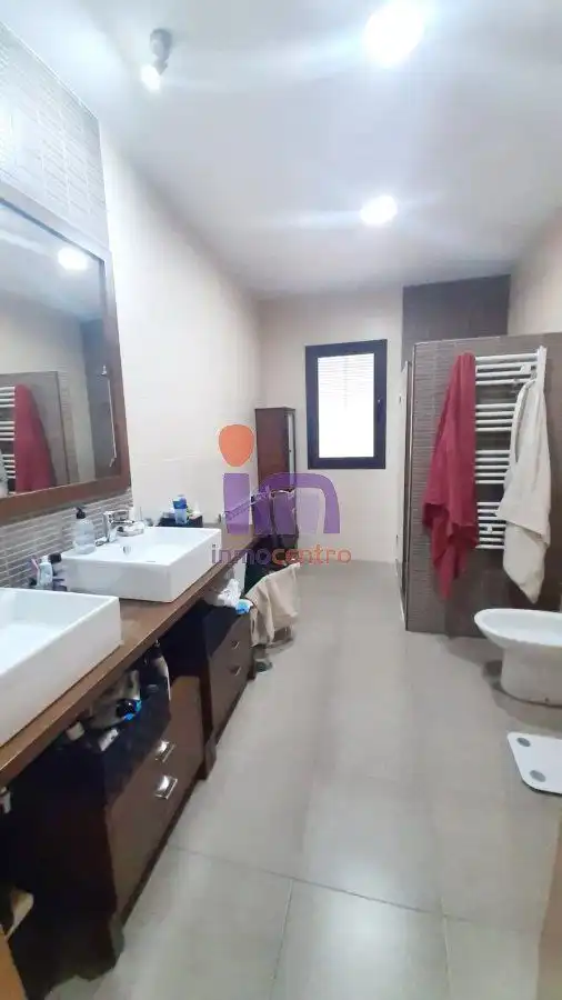 Baño de Casa o chalet en venta en Valdepeñas con Aire acondicionado, Calefacción y Jardín privado