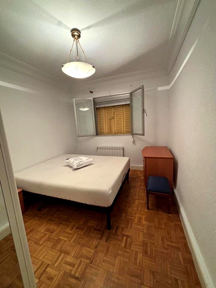 Dormitori de Planta baixa per a compartir en  Madrid Capital amb Calefacció, Moblat i Internet