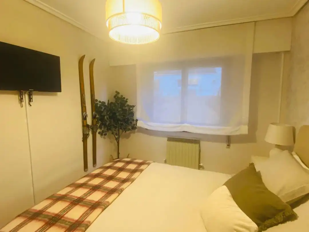 Habitación de Piso de alquiler en Ezcaray con Calefacción, Terraza y Balcón