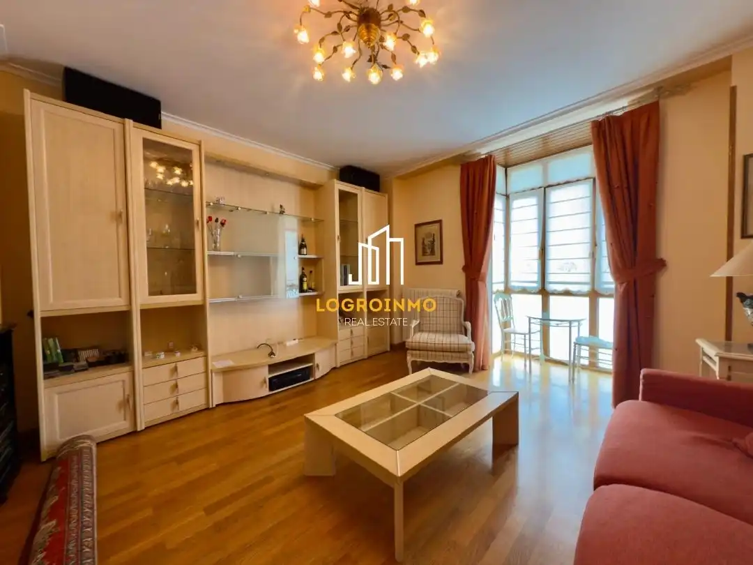 Sala d'estar de Casa o xalet en venda en Oyón-Oion amb Calefacció, Terrassa i Moblat