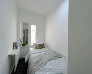 Bedroom of Flat to share in  Madrid Capital  with Air Conditioner and Terrace