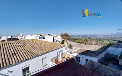 Vista exterior de Casa o xalet en venda en Medina-Sidonia amb Terrassa i Moblat