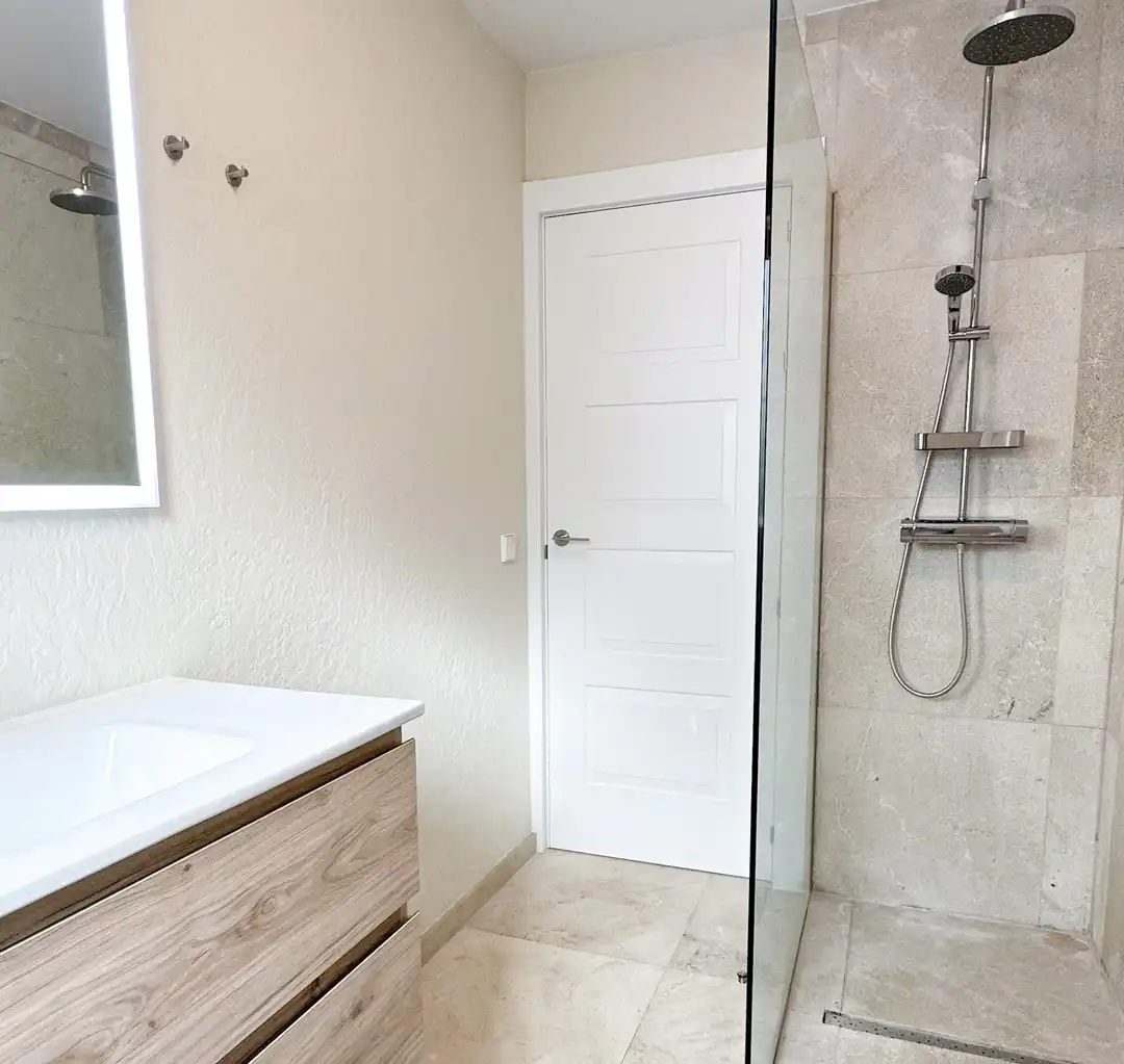 Bathroom of Apartments for sale in Calvià  with Air Conditioner, Heating and Terrace