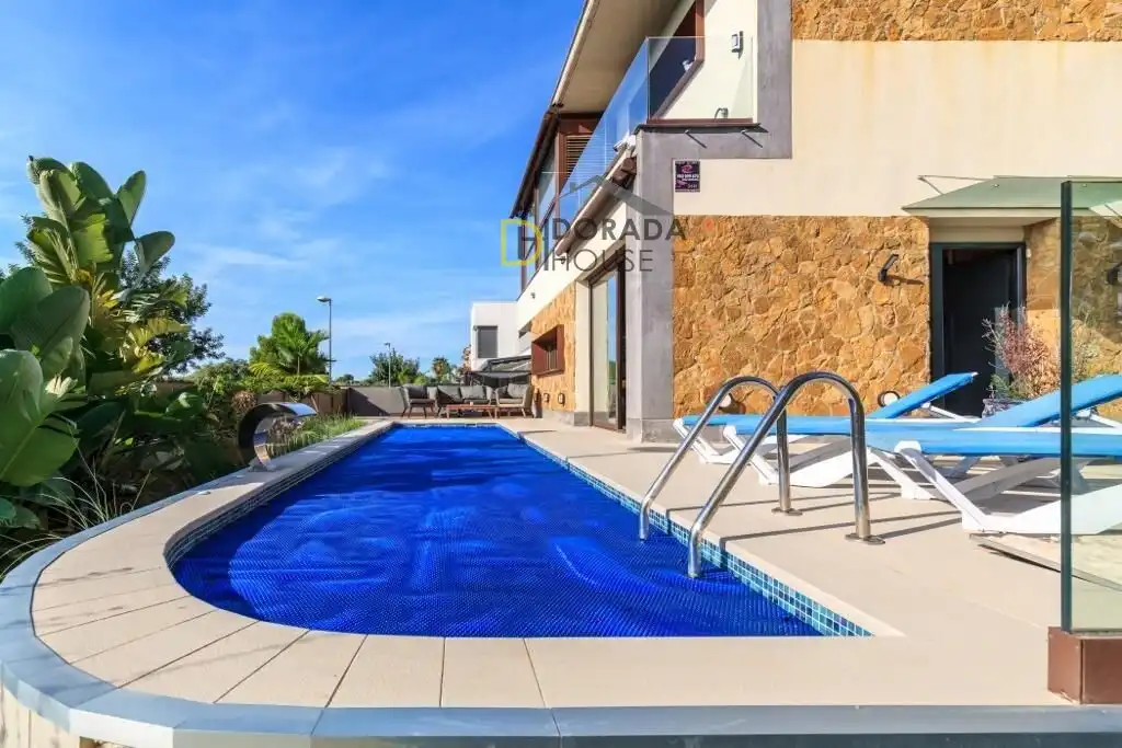 Swimming pool of Houses for sale in Cambrils  with Air Conditioner, Private garden and Terrace