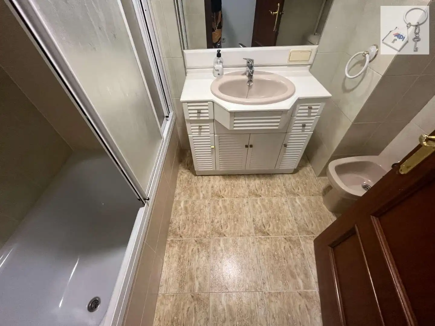 Badezimmer von Wohnungen zum Verkauf in Torrevieja mit Klimaanlage, Heizung und Möbliert