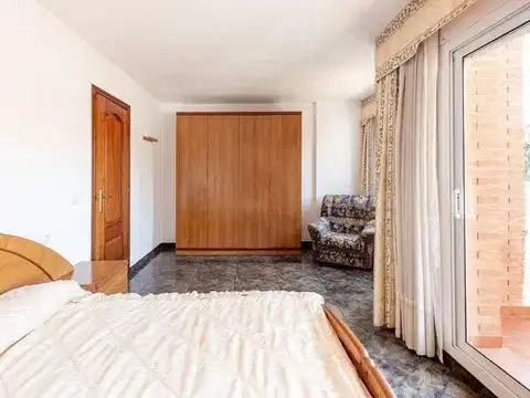 Casa aparellada amb terrassa en venda a Carrer Puigmal, imagen 30