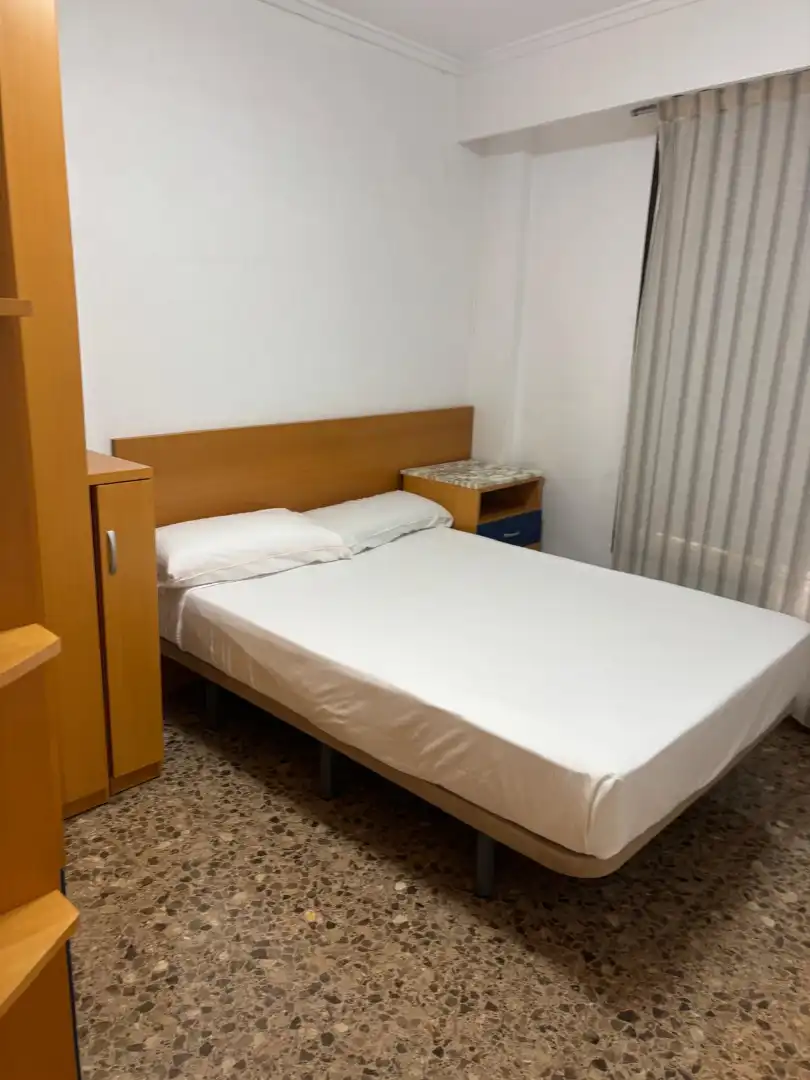 Schlafzimmer von Wohnung zur Miete in Valencia mit Klimaanlage, Heizung und Möbliert