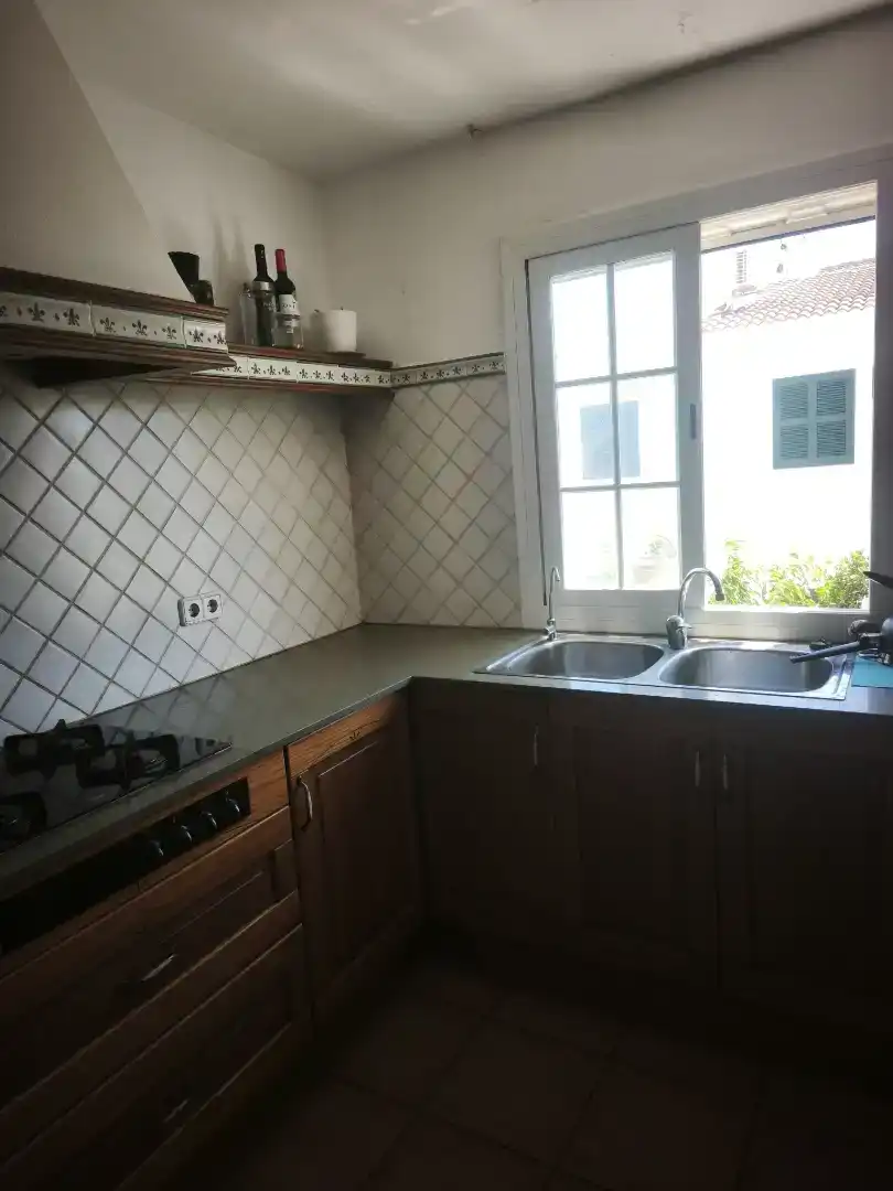 Cuina de Casa adosada en venda en Ciutadella de Menorca amb Aire condicionat i Balcó