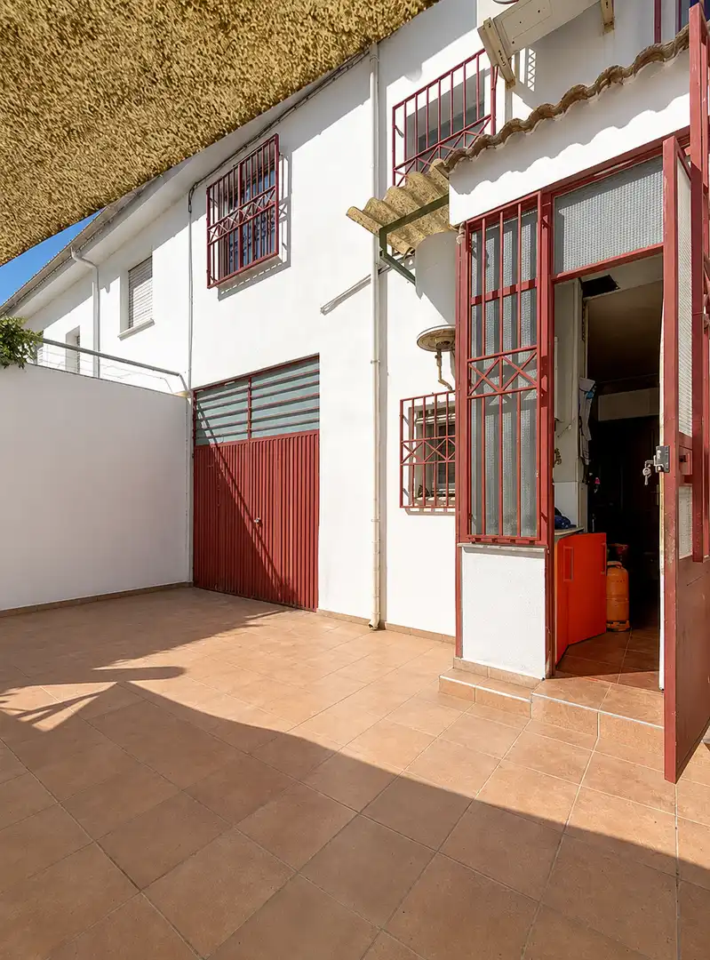 Vista exterior de Casa o xalet en venda en Albolote amb Terrassa