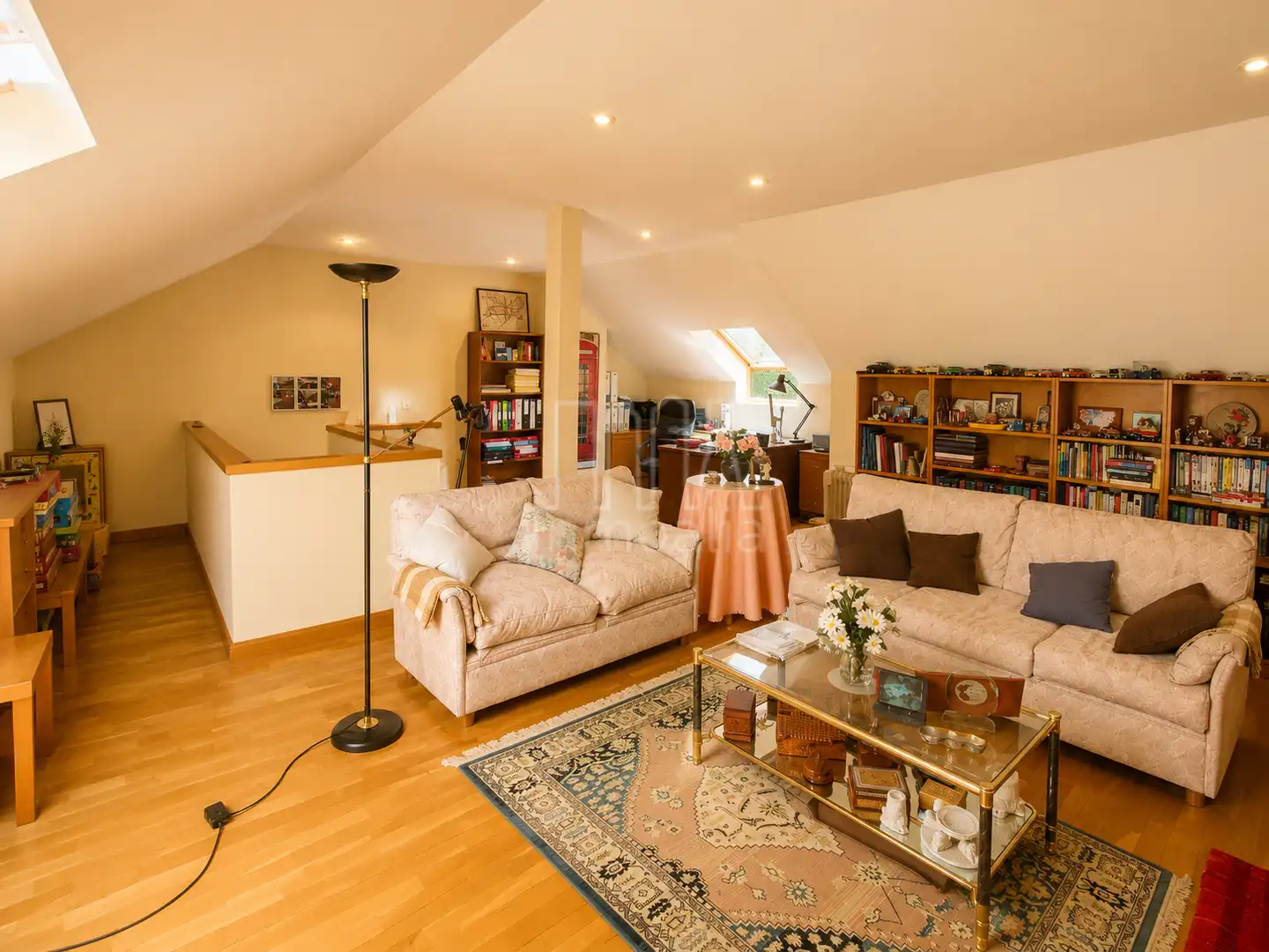 Sala d'estar de Casa adosada en venda en Collado Villalba amb Aire condicionat, Calefacció i Jardí privat