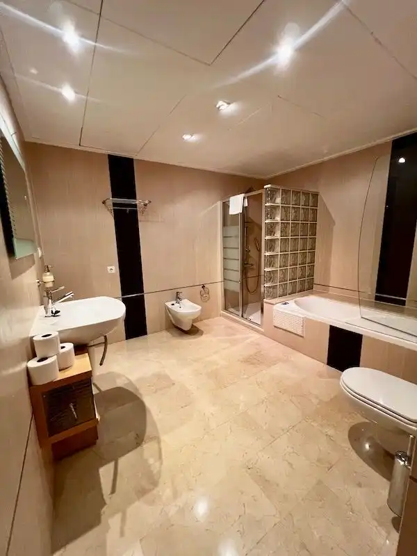 Baño de Apartamento de alquiler en Pego con Aire acondicionado, Calefacción y Terraza