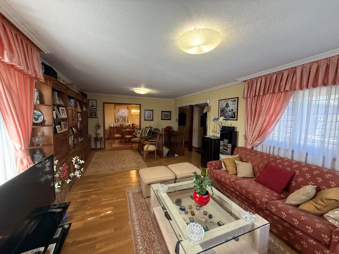 Sala d'estar de Casa o xalet en venda en Las Rozas de Madrid amb Aire condicionat, Calefacció i Jardí privat