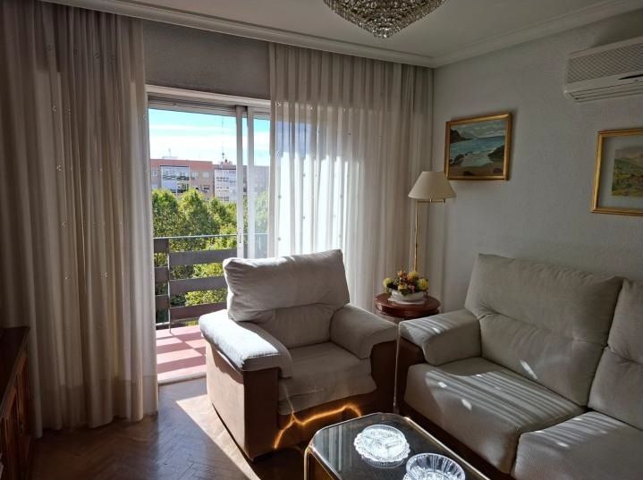 Living room of Flat for sale in  Madrid Capital  with Air Conditioner, Heating and Parquet flooring