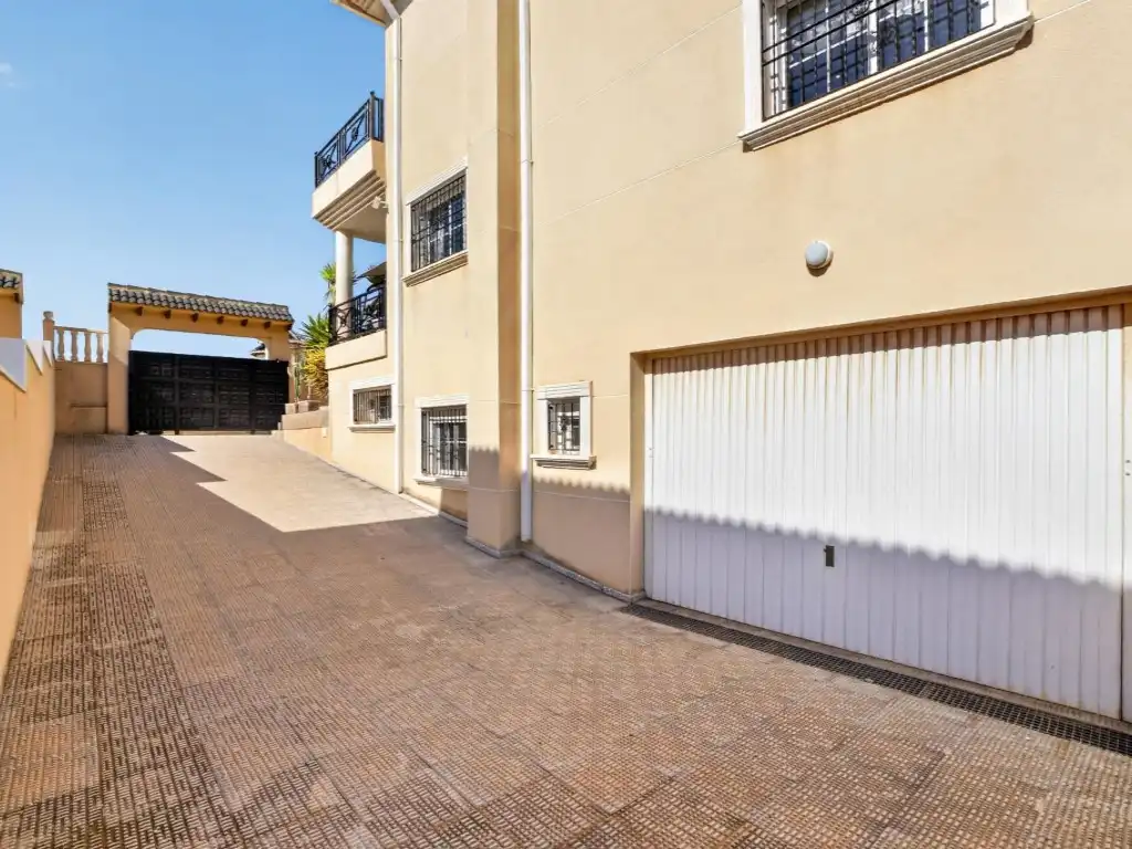 Vista exterior de Casa o chalet en venta en Orihuela con Jardín privado y Piscina