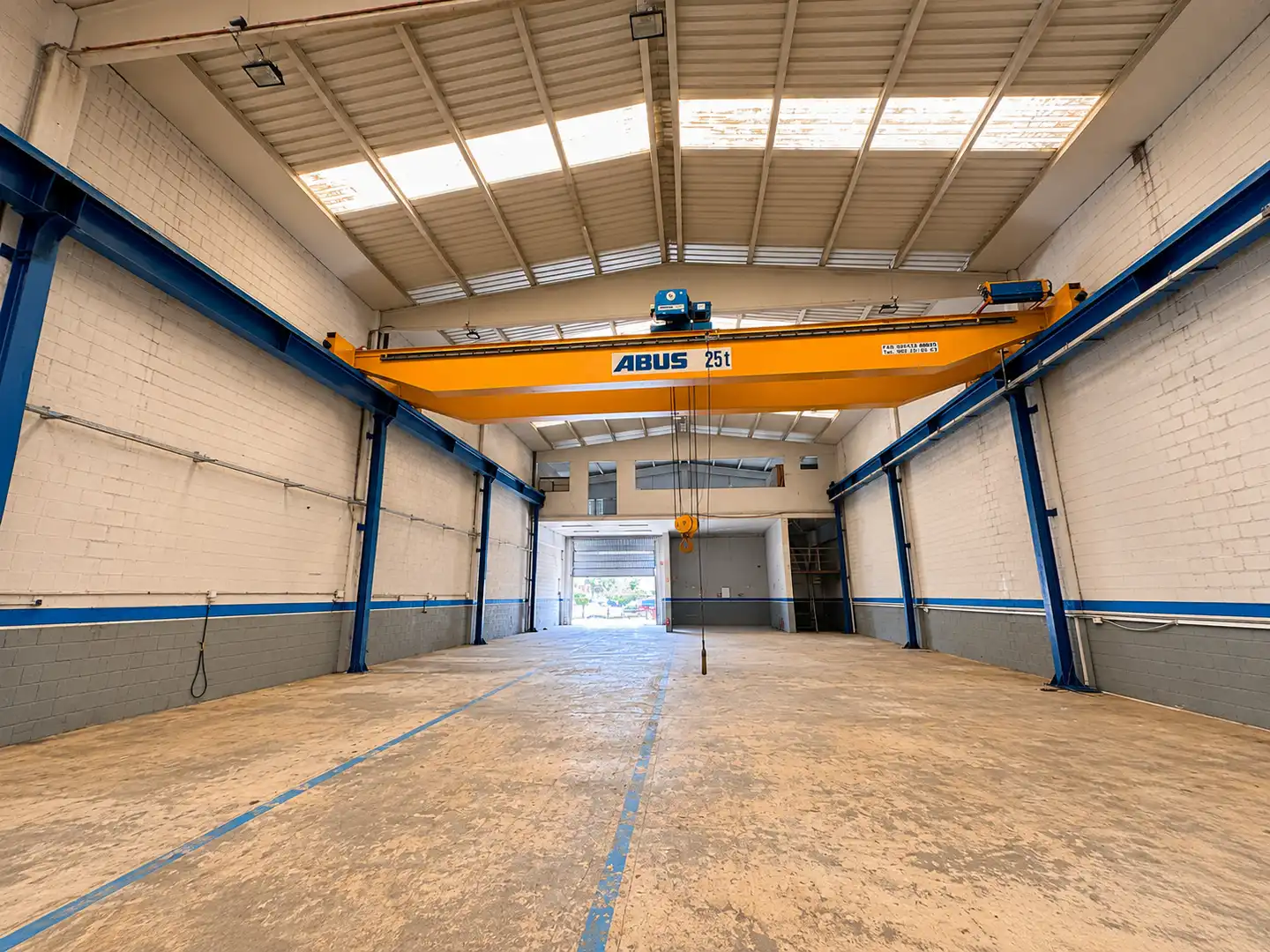 Vista exterior de Nave industrial en venta en Piera con Alarma