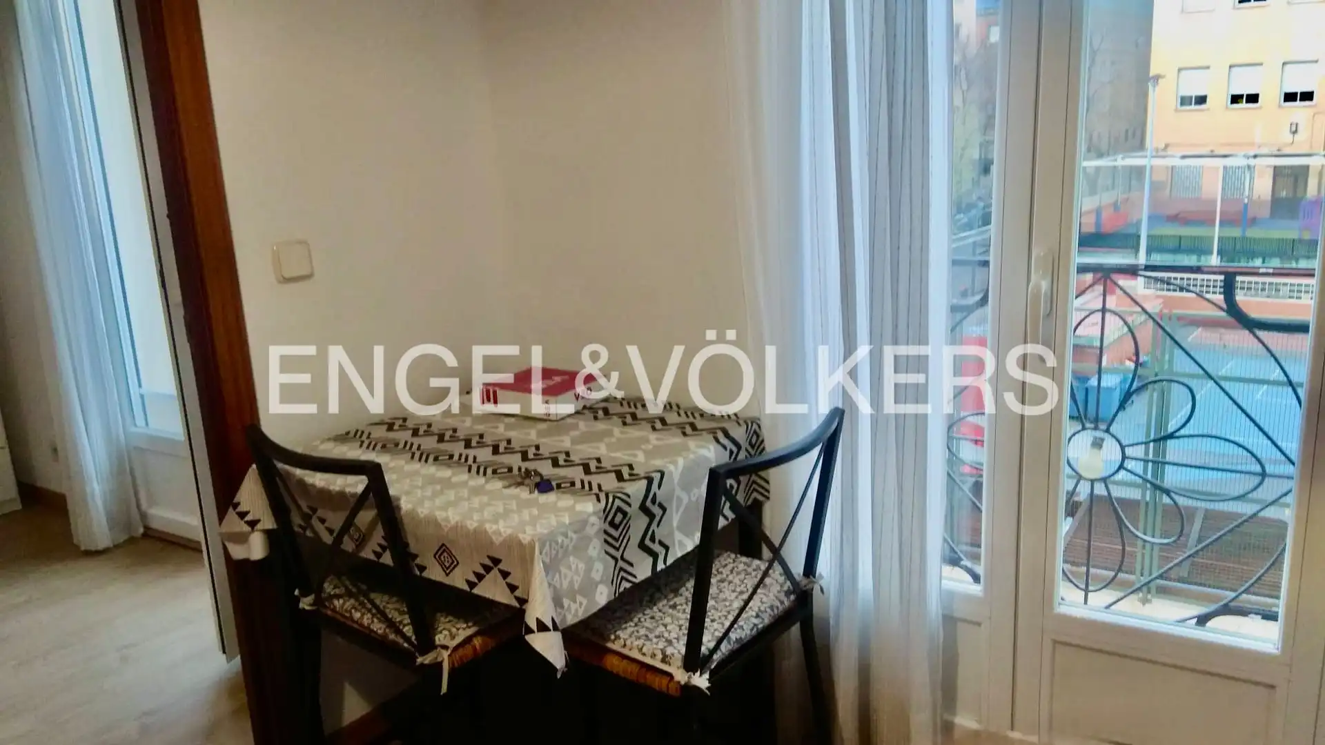 Comedor de Piso de alquiler en  Madrid Capital con Calefacción, Parquet y Amueblado