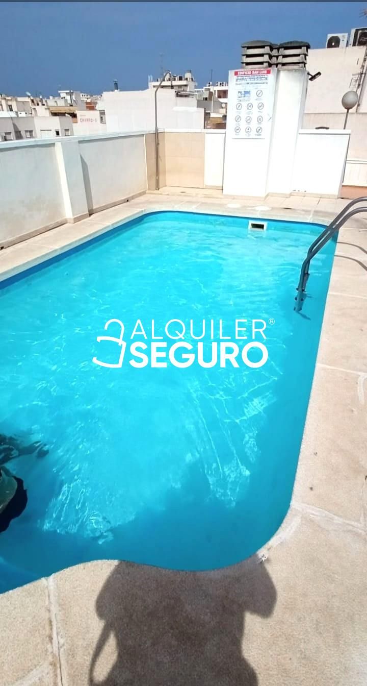 Swimming pool of Flat to rent in Torrevieja  with Air Conditioner, Swimming Pool and Furnished