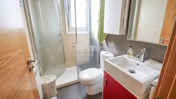 Bany de Apartament en venda en Baiona amb Calefacció, Parquet i Terrassa