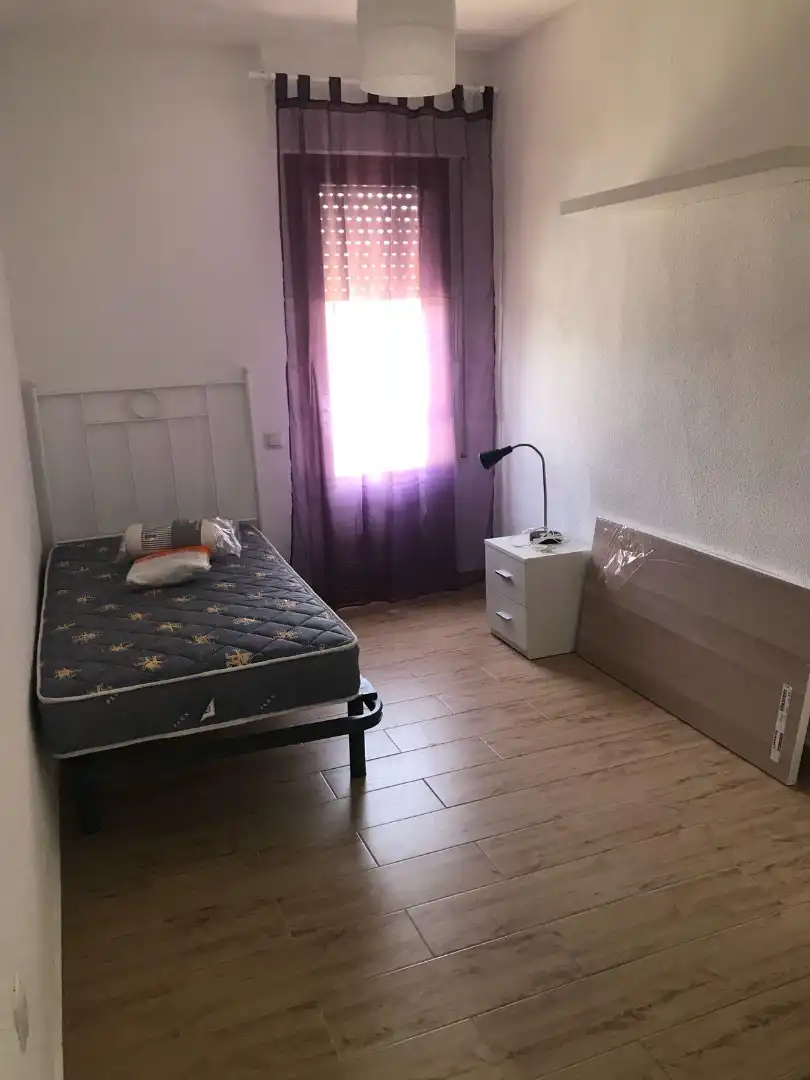 Habitación de Piso en venta en Granada con Amueblado, Horno y Lavadora