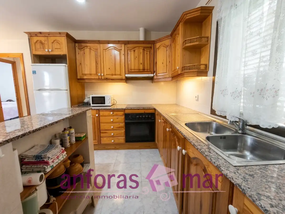 Cuina de Casa o xalet en venda en Torredembarra amb Jardí privat, Terrassa i Piscina