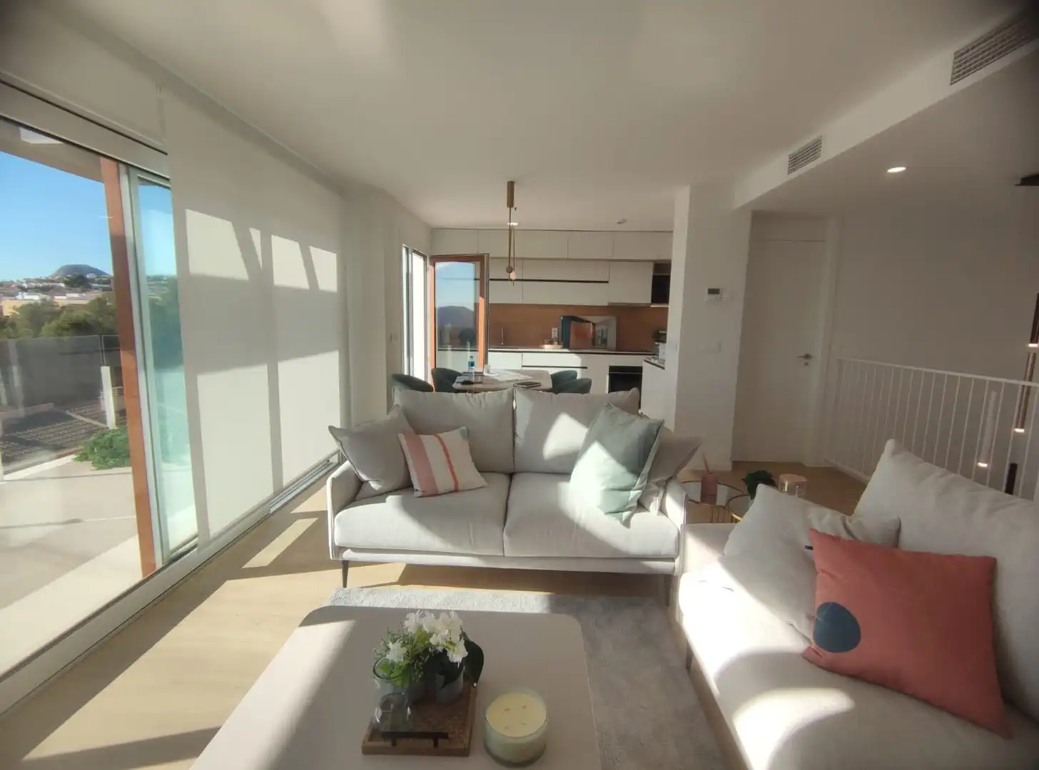 Sala de estar de Casa o chalet en venta en Polop con Aire acondicionado, Calefacción y Jardín privado