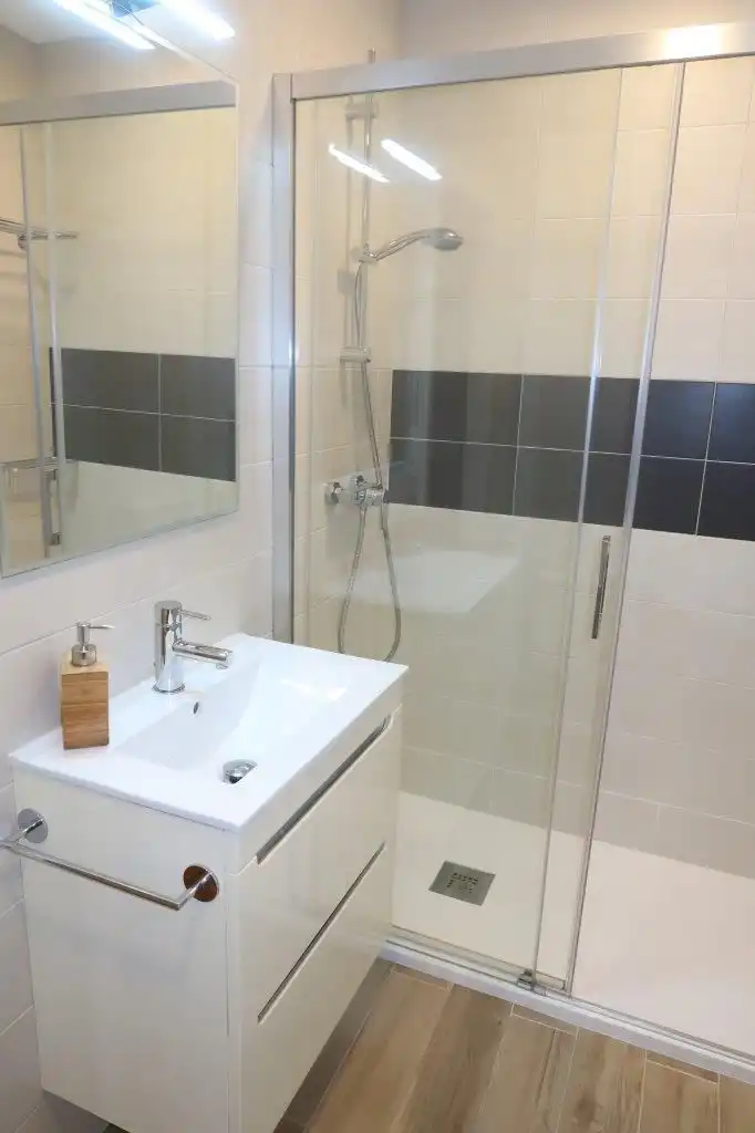 Bany de Pis en venda en A Coruña Capital  amb Aire condicionat, Calefacció i Parquet
