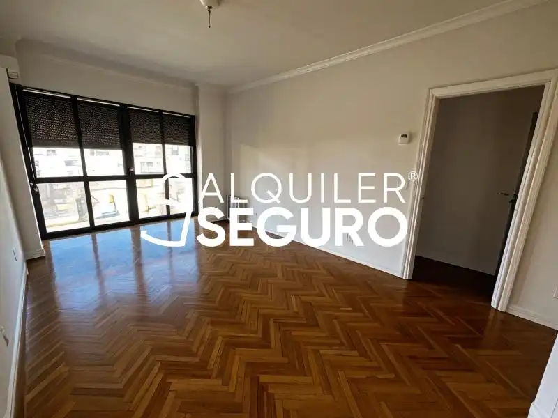Piso con ascensor en alquiler en del Corazón de María