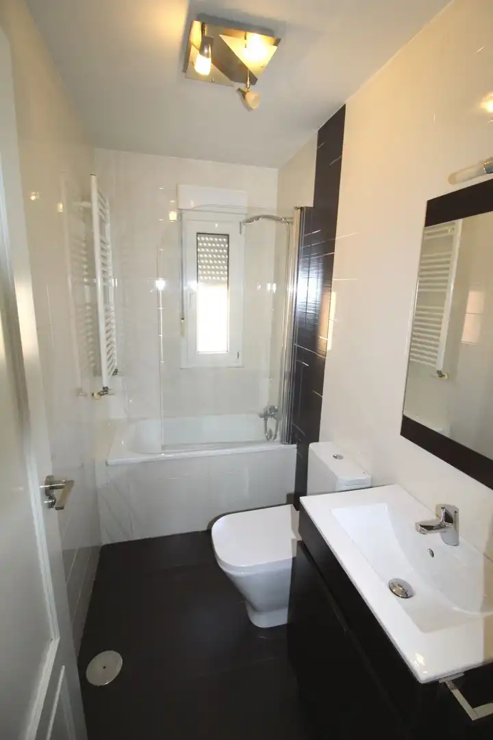 Bathroom of Duplexes for sale in Ciudad Real  with Air Conditioner, Heating and Parquet flooring