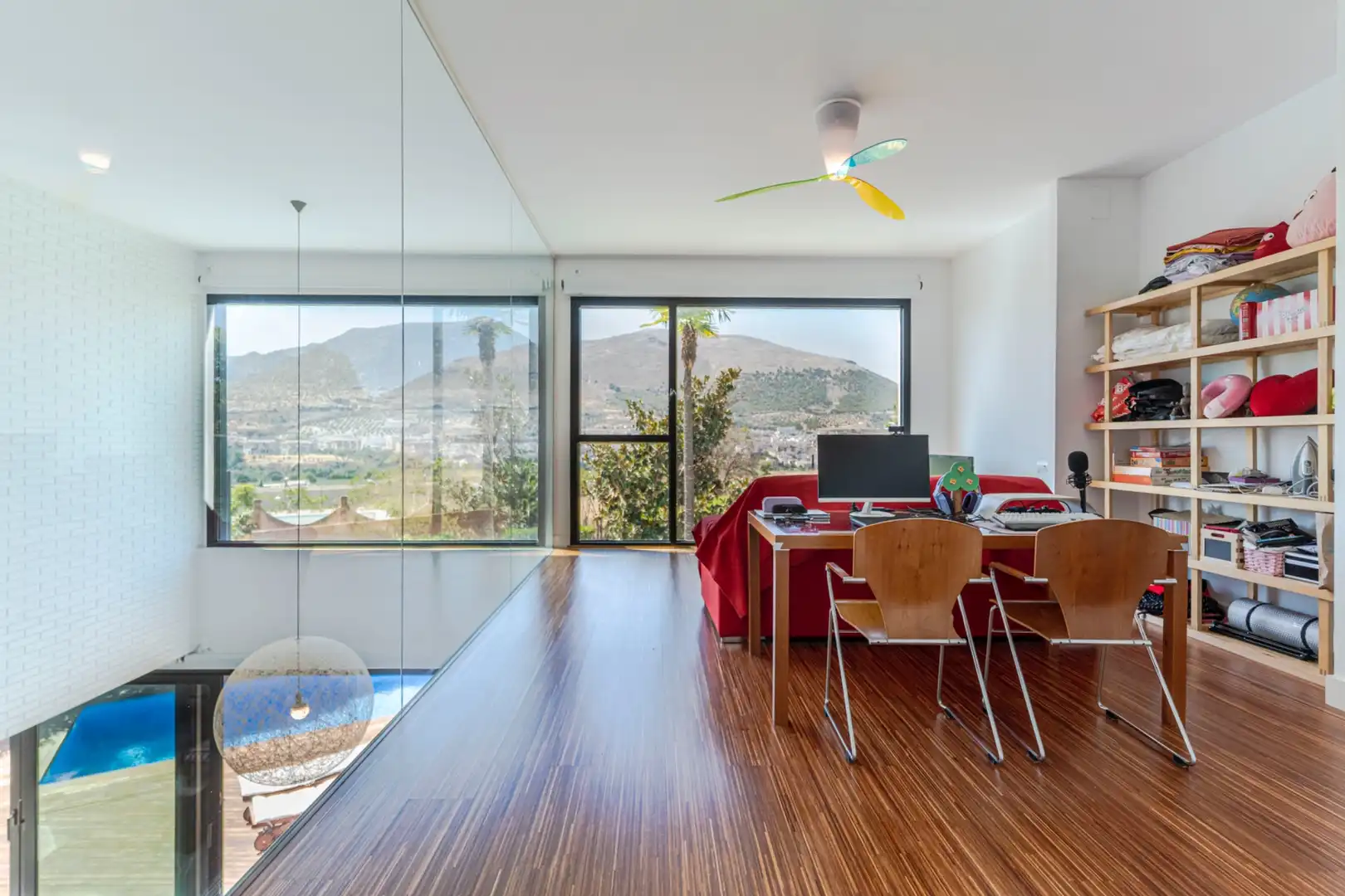 Sala d'estar de Casa o xalet en venda en Loja amb Aire condicionat, Calefacció i Jardí privat