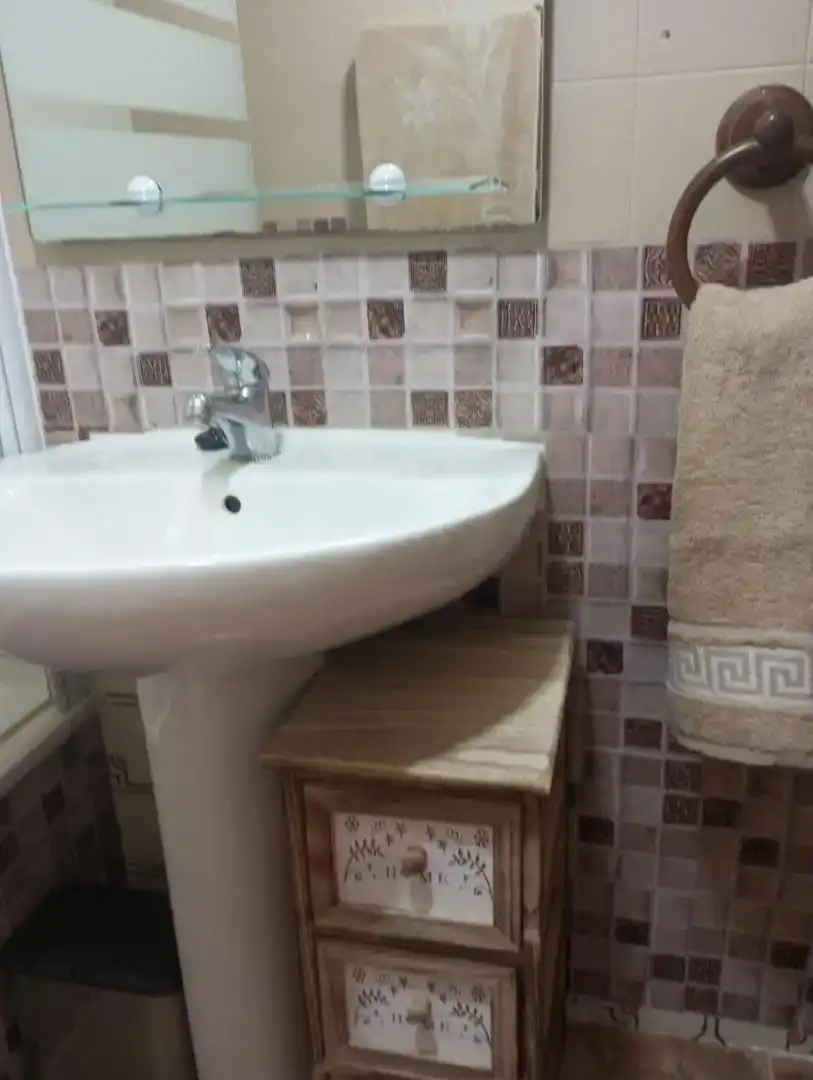 Bathroom of Flat for rent in Madrigal de la Vera  with Air Conditioner, Private garden and Parquet flooring