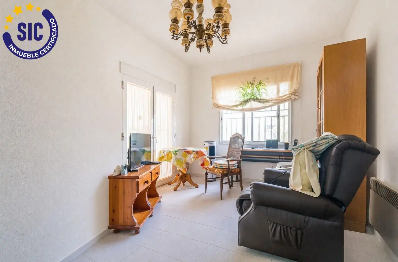 Sala de estar de Casa o chalet en venta en Serra con Aire acondicionado, Calefacción y Jardín privado