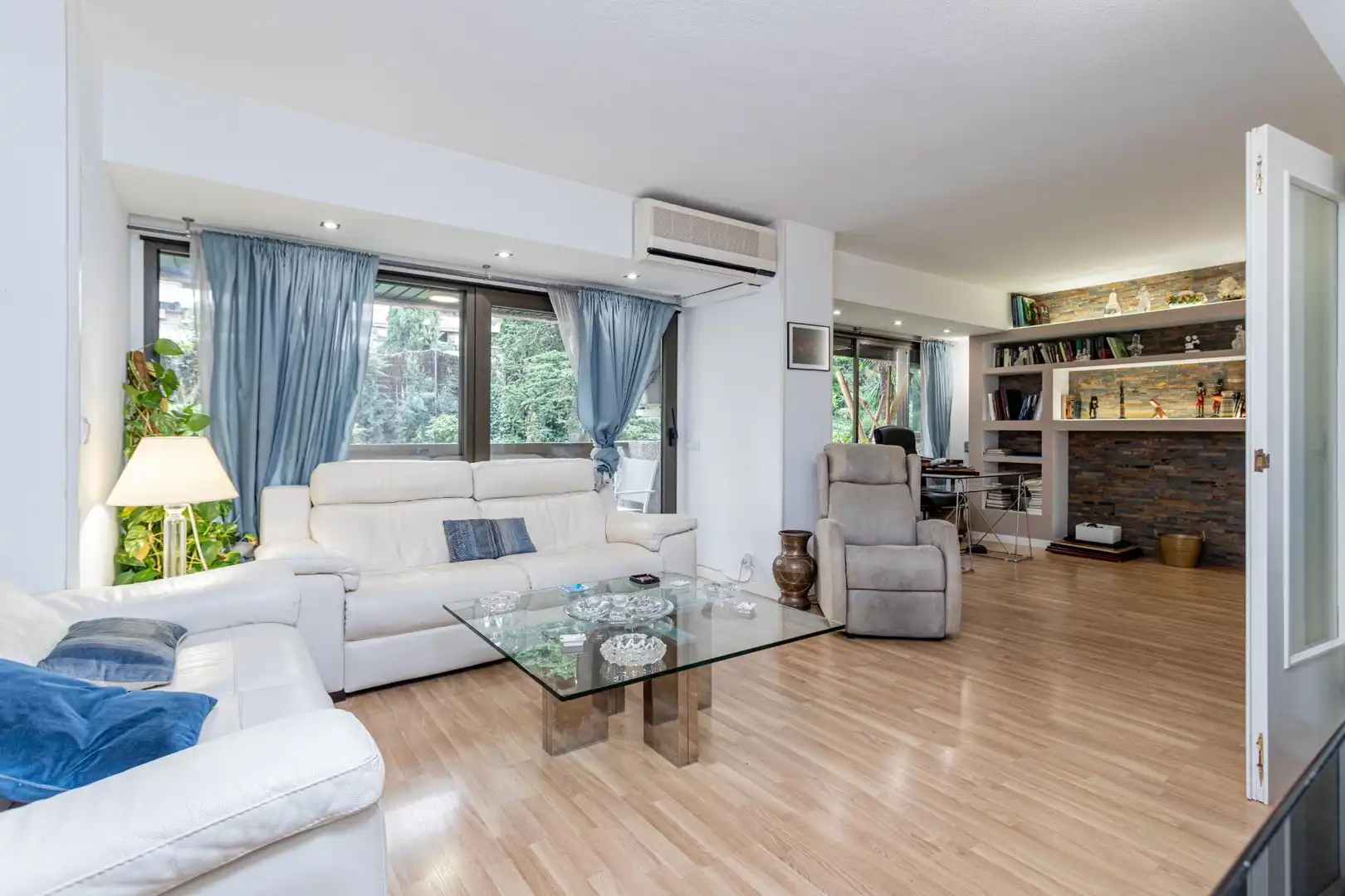 Sala de estar de Piso en venta en Madrid con Aire acondicionado, Calefacción y Jardín privado