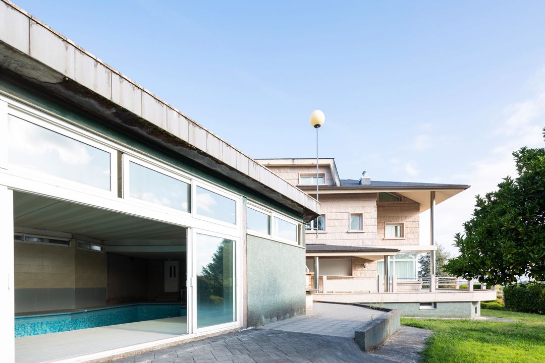 Exterior view of House or chalet for sale in Bergondo  with Air Conditioner, Heating and Private garden