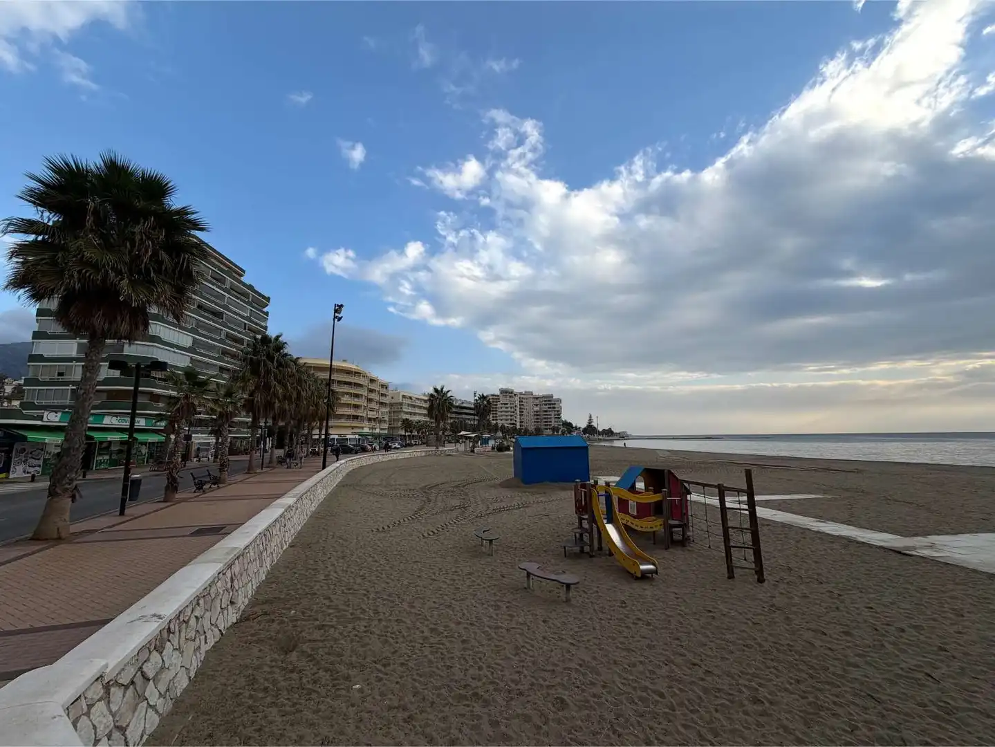 Vista exterior de Piso en venta en Fuengirola con Terraza, Amueblado y Piscina comunitaria