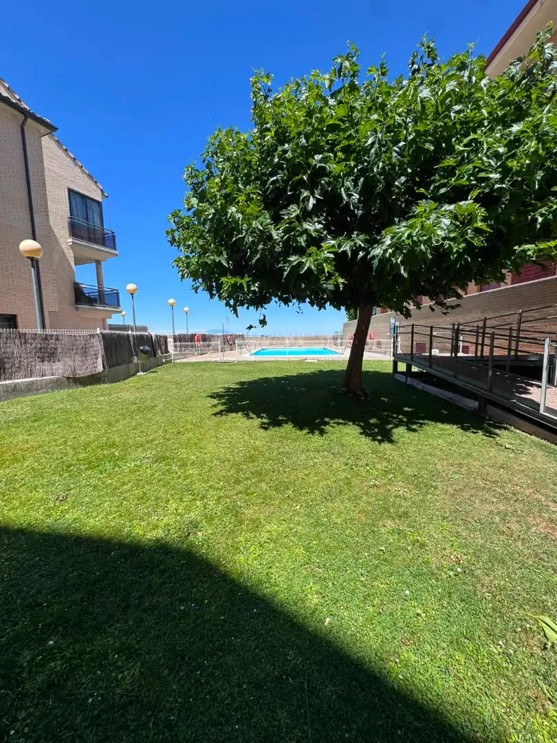 Schwimmbecken von Maisonette zum Verkauf in La Muela mit Klimaanlage, Heizung und Privatgarten
