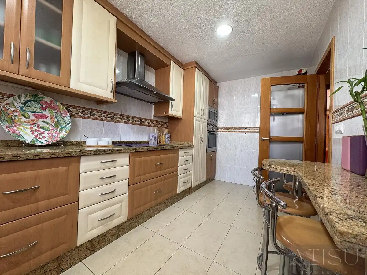 Küche von Einfamilien-Reihenhaus zur Miete in El Campello mit Klimaanlage, Heizung und Abstellraum