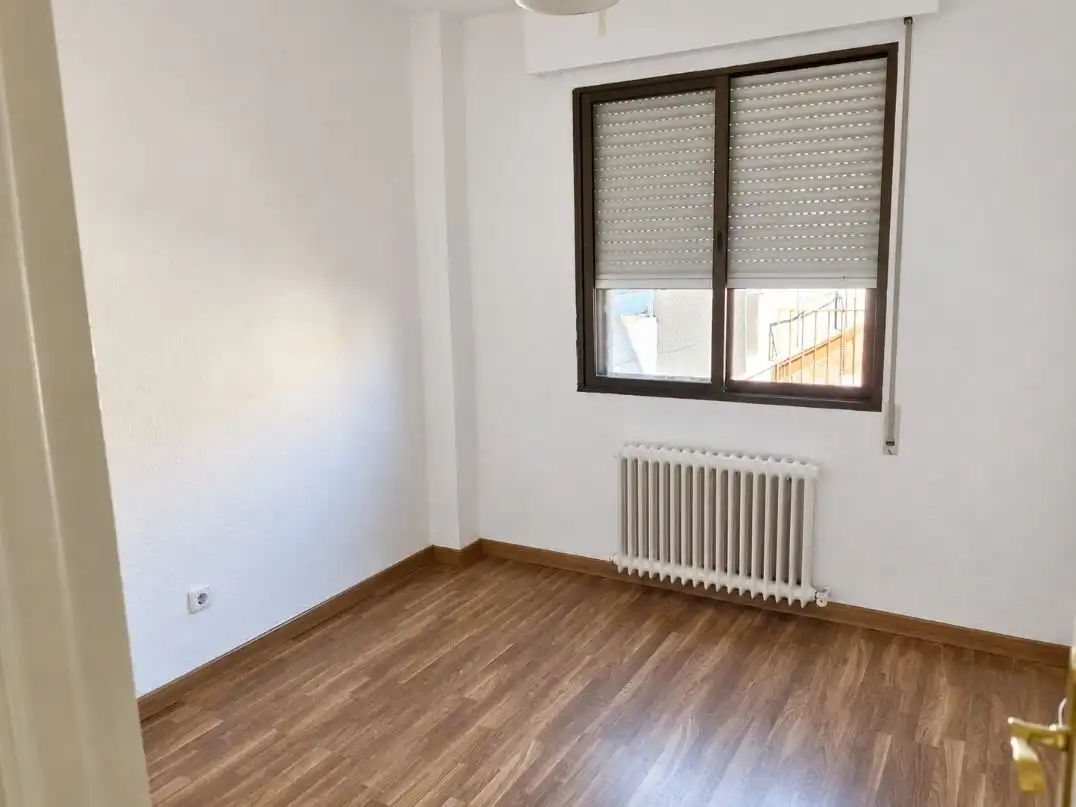 Habitación de Casa adosada en venta en Ensanche