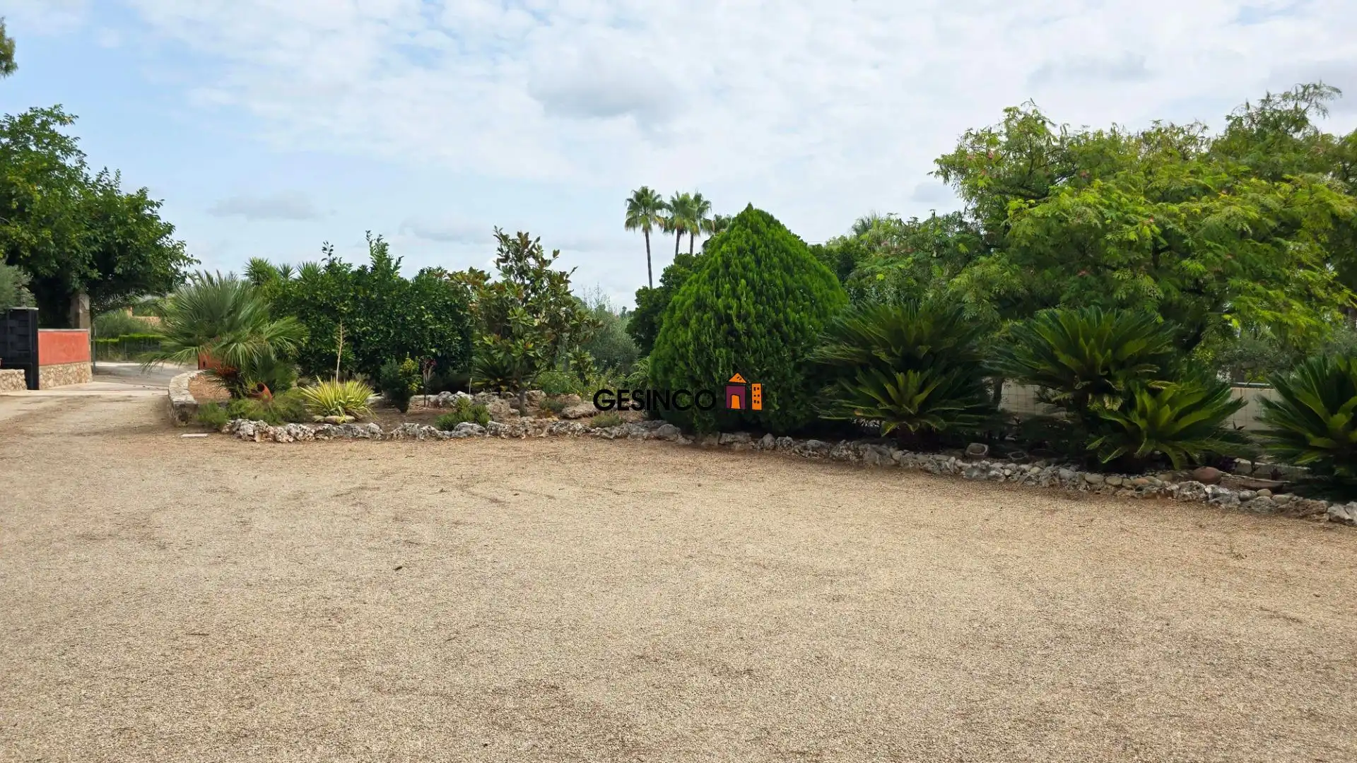 Houses for sale in Ontinyent  with Air Conditioner, Private garden and Storage room