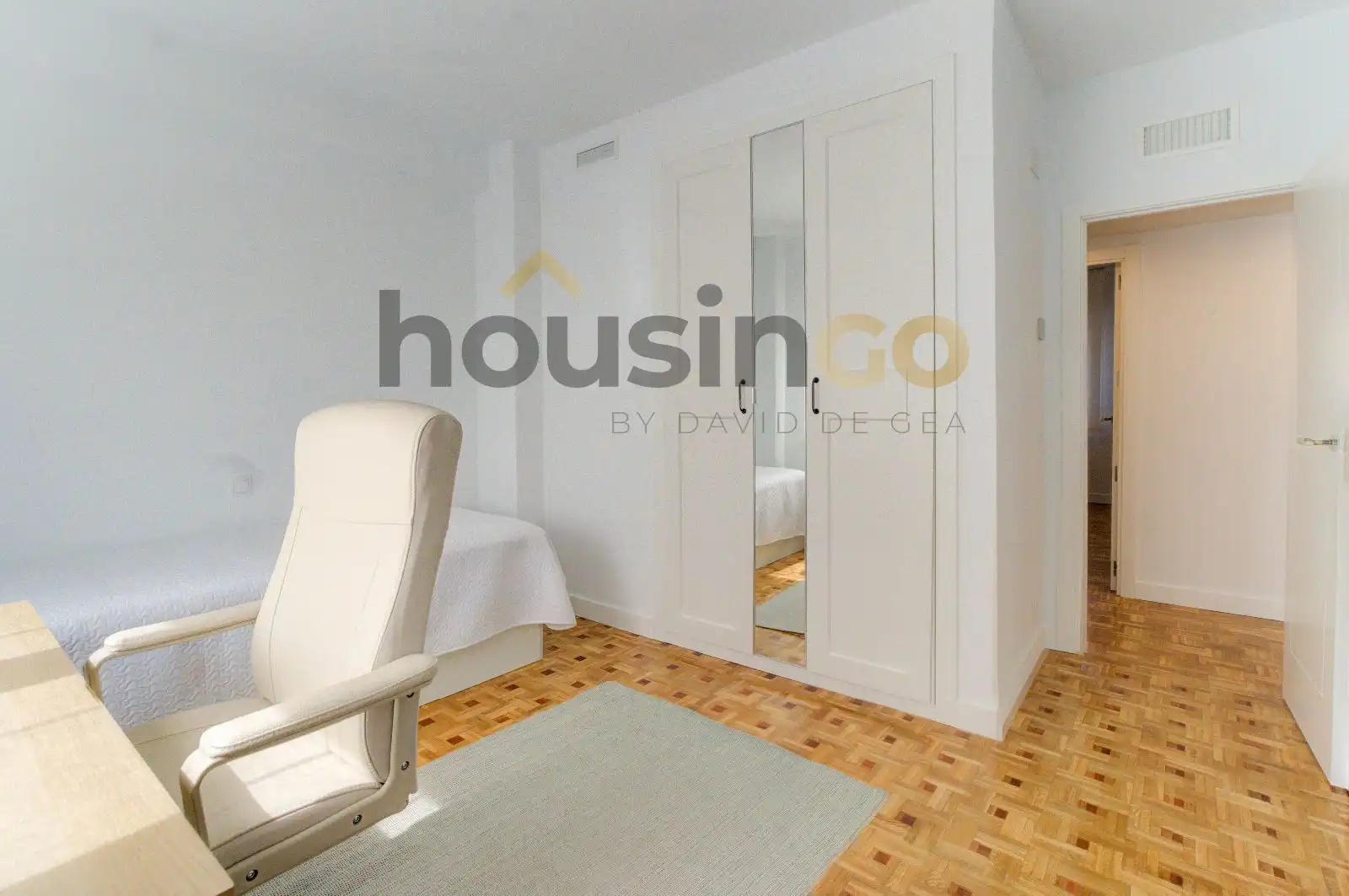 Bedroom of Flat for rent in Madrid  with Air Conditioner, Parquet flooring and Terrace