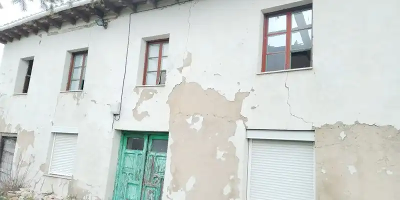 Vista exterior de Casa o xalet en venda en Santibáñez de la Peña amb Jardí privat