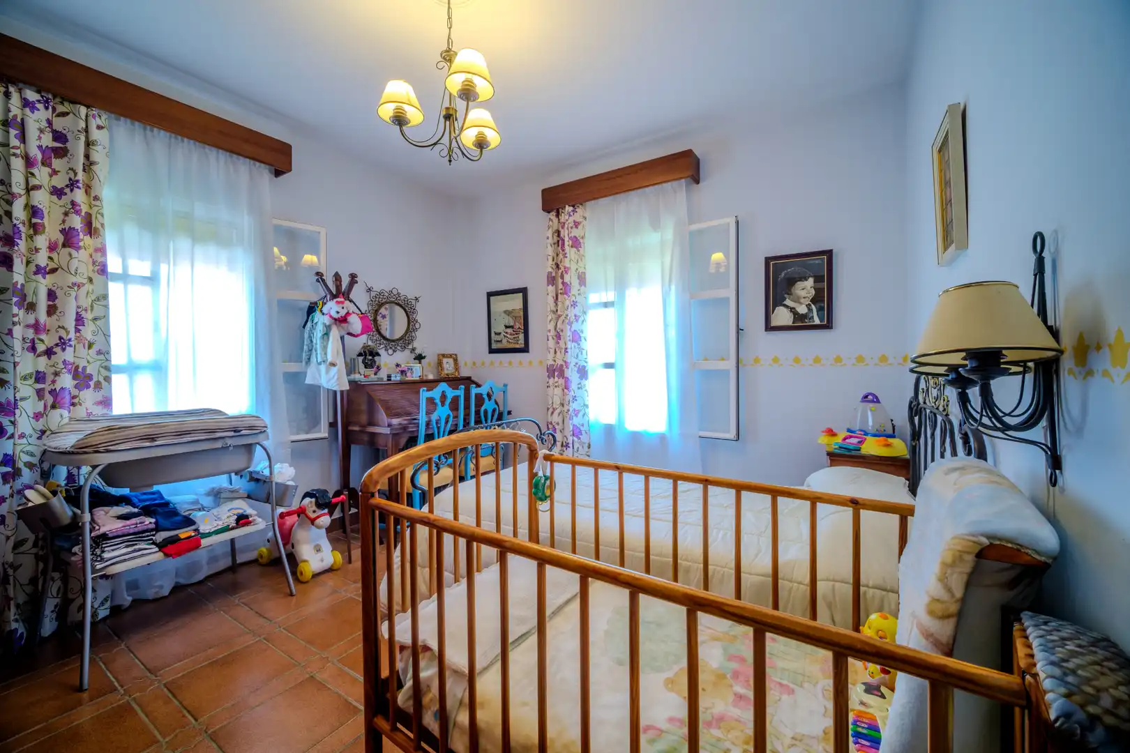 Dormitori de Casa o xalet en venda en Montequinto amb Jardí privat, Terrassa i Moblat