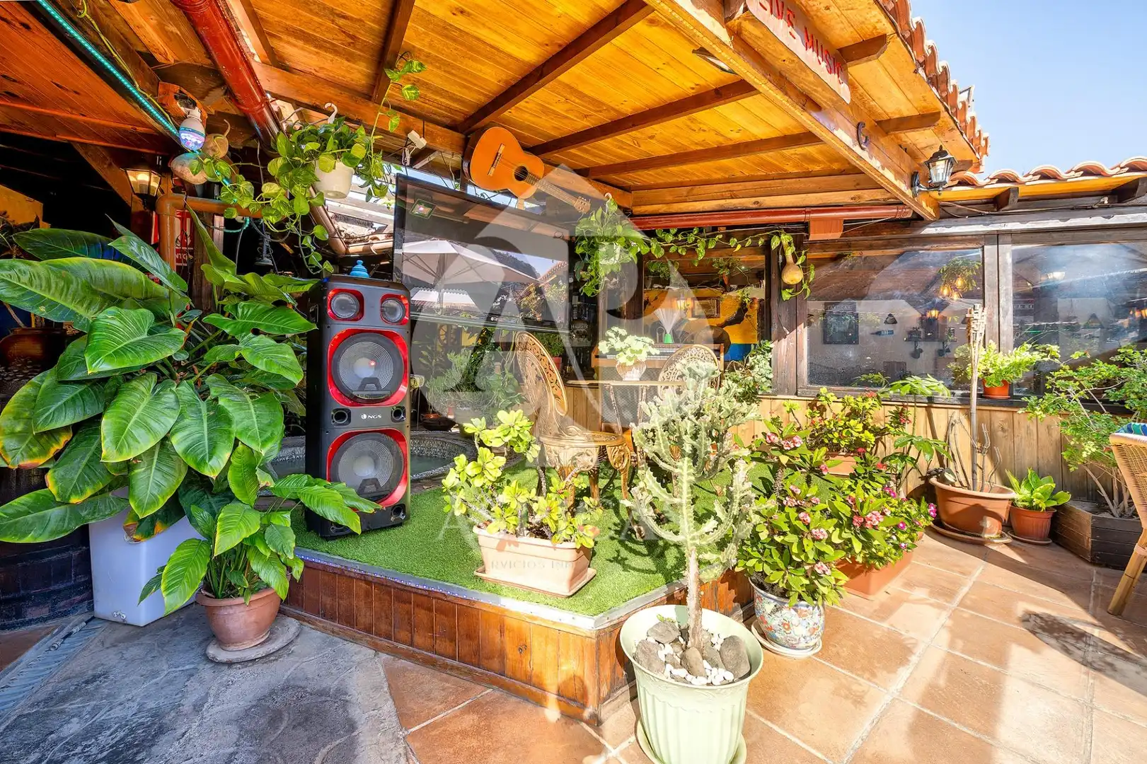 Commercial properties for sale in Montaña - La Data