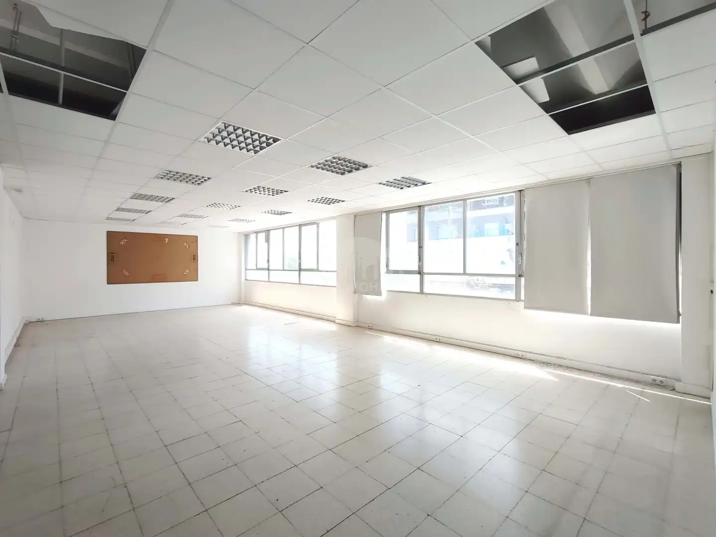 Office space with lift for sale in AV CERDANYOLA